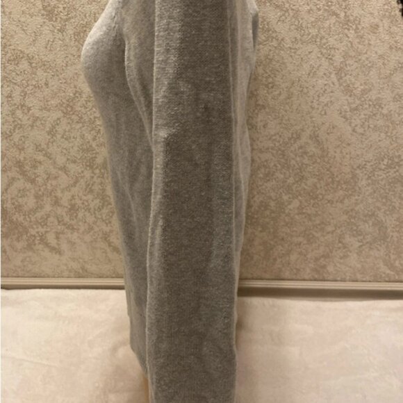 GAP Gray Sweater with Black Heart - Picture 8 of 12